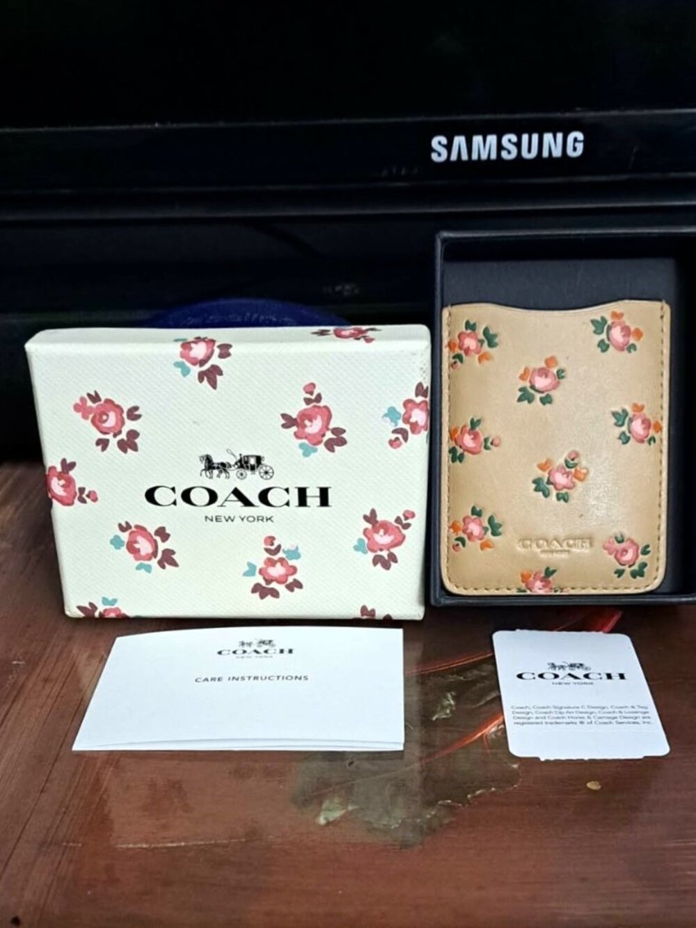 New COACH Floral Bloom Phone Pocket Sticker Polished Pebble Leather Card Holder - Picture 6 of 8